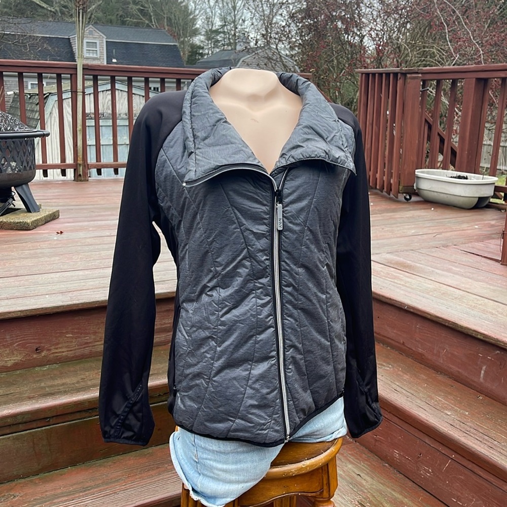 Marc New York Performance Jacket Size M
Puffer Core - thumb holes